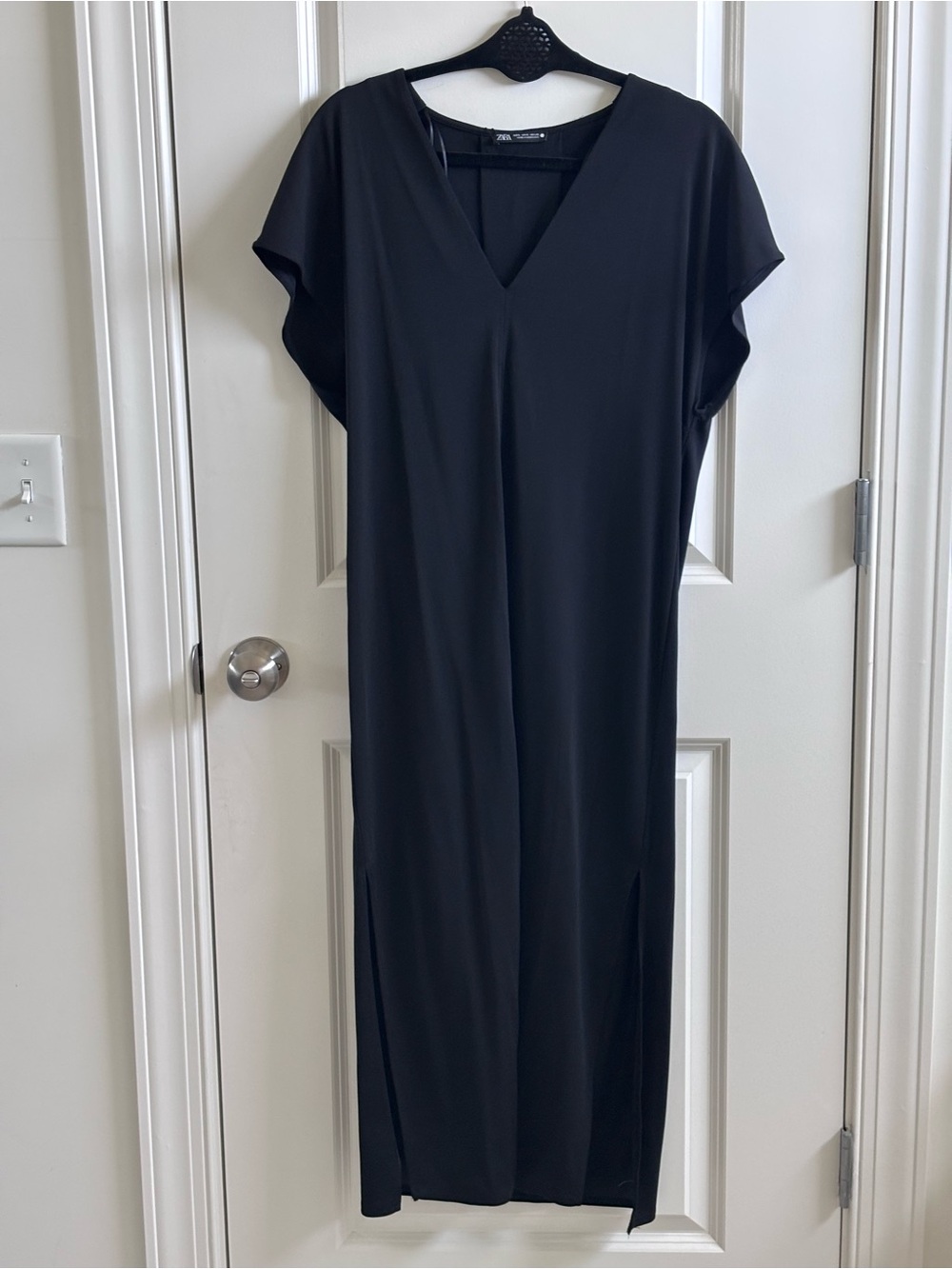 NWT Black ZARA V-Neck Short Sleeve Women’s Dress